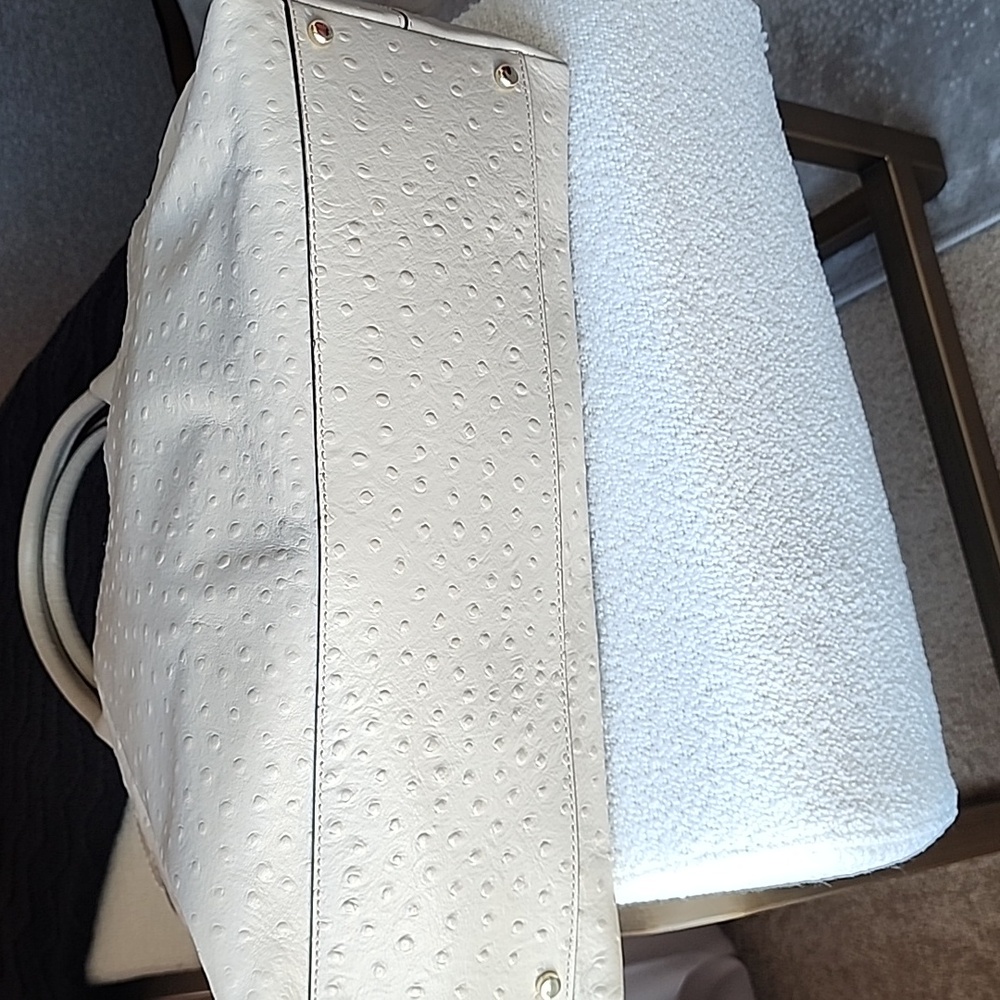 KATE SPADE Elegant Cream Handbag - Picture 3 of 11
